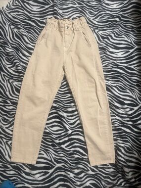 Zara Beige High-Waist jeans